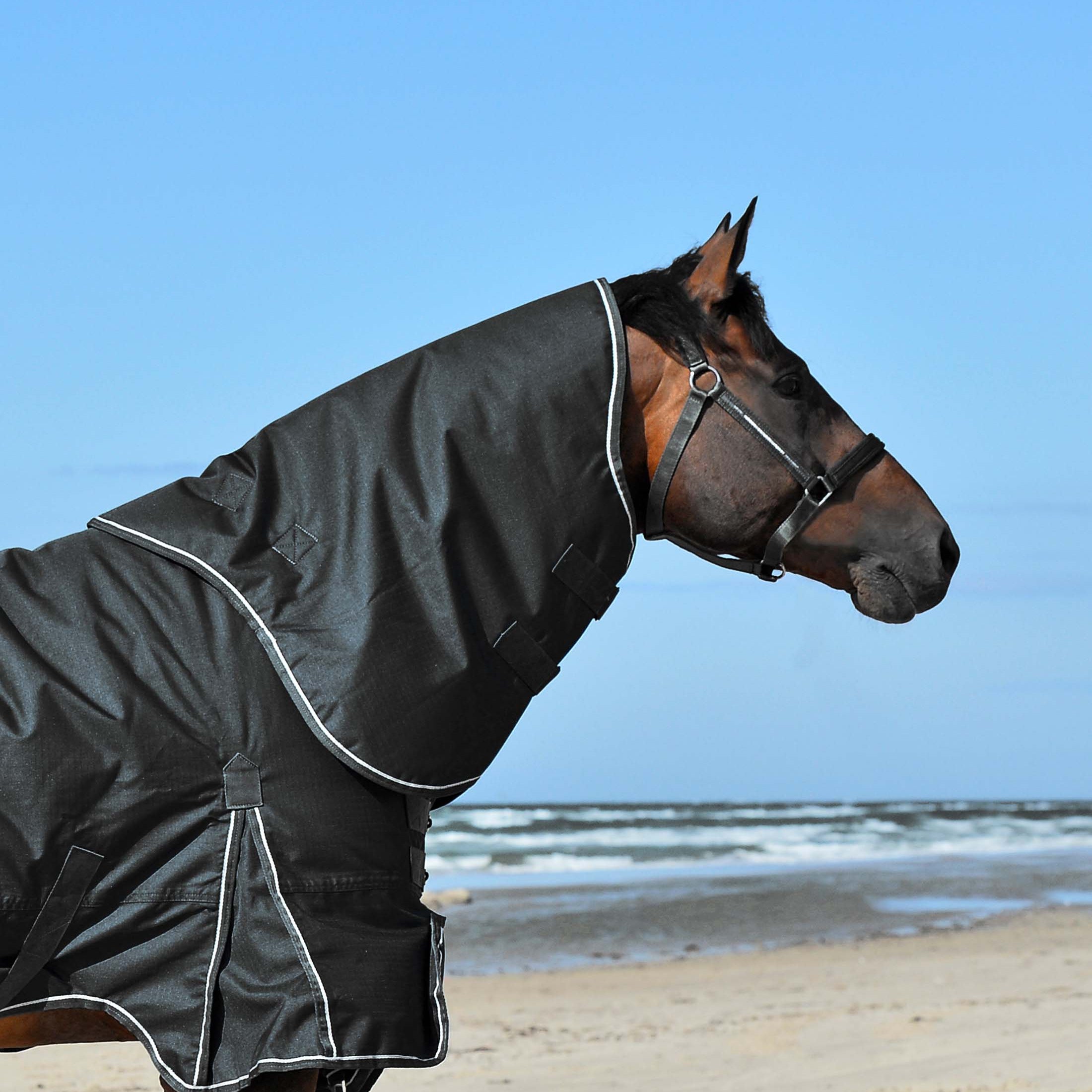 Hals til dækken i ekstra tyk 250g i farven sort.