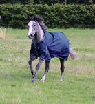 Vinterdækken i 350g i farven navy set forfra.