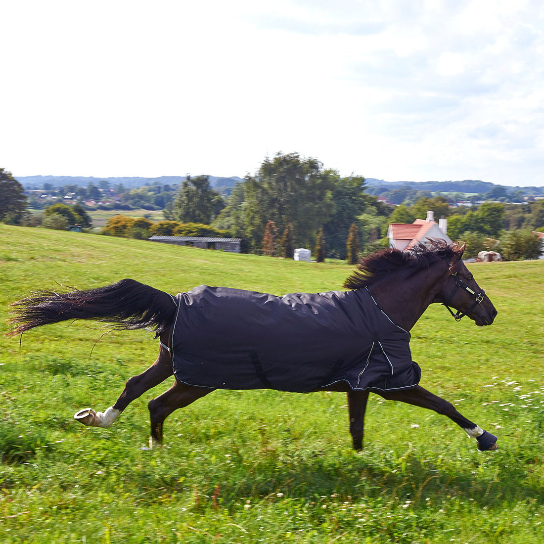 Vinterdækken 450g ekstra tykt og varmt dækken i farven sort.